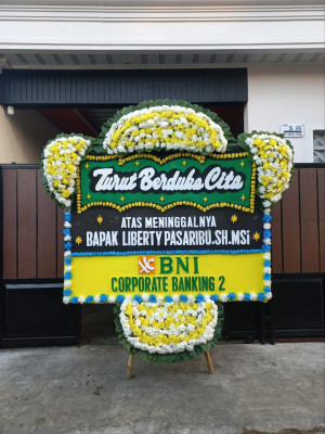 Papan Bunga Duka di Maniis